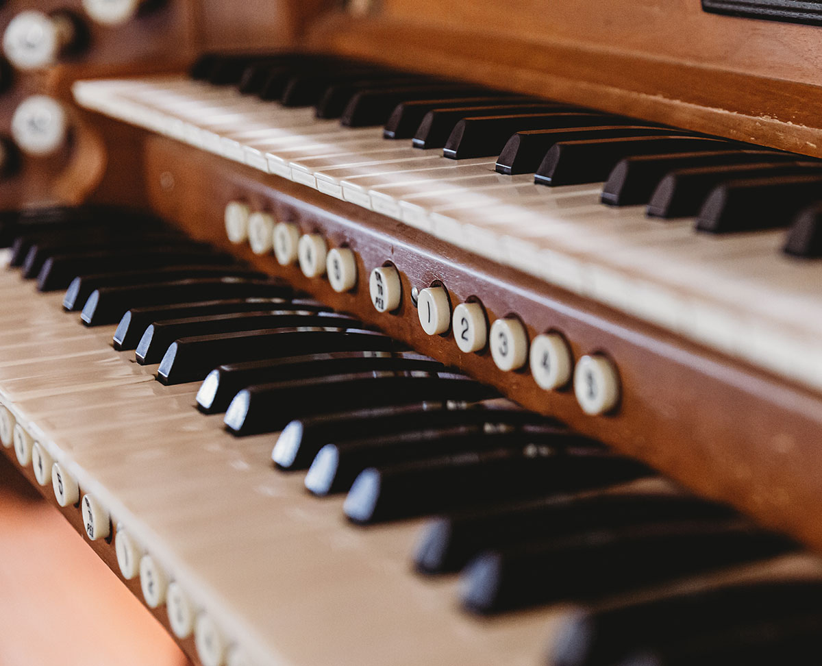 Ten Commandments and Lutheran Music from the Organ Bench
